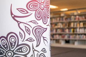 Indigenous design painted on to a pillar at the Humber Library