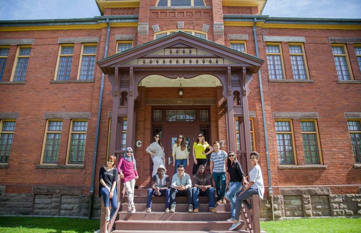Group of students at the back of the Lakeshore Campus cottage.