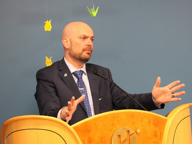 Male speaker trying to explain something with his hands