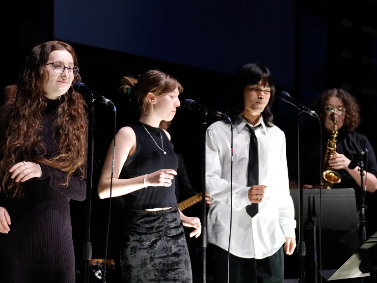 Singers in line