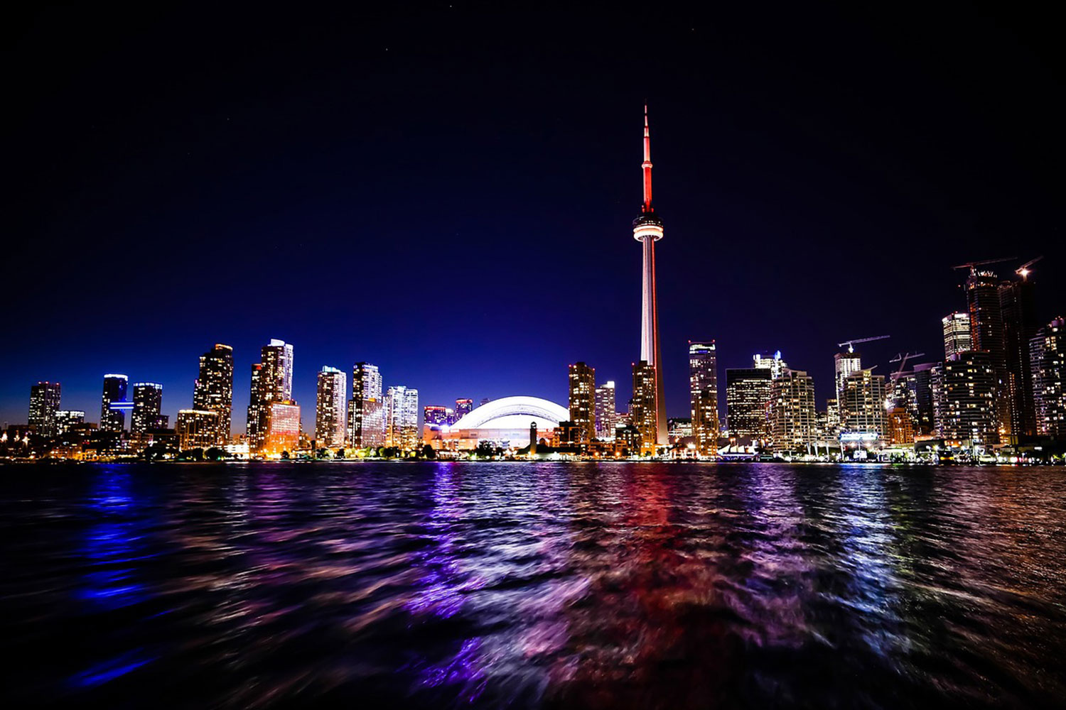Toronto skyline image at night