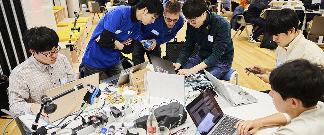Students working with electronics and computers