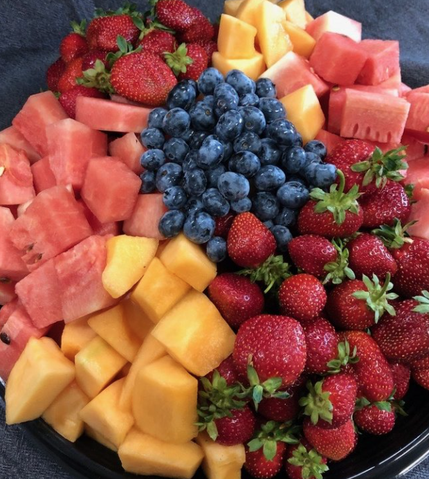 PRIDE Event: DIY Rainbow Fruit Platter | Student Life