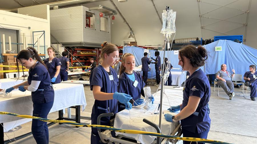 Students of Nursing attend to Rescue Day simulation patients 