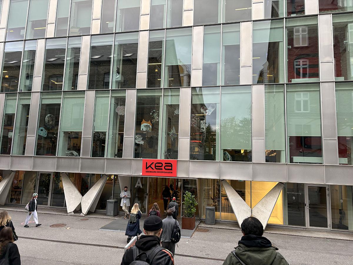 People walk into a building that has a sign on it reading KEA.