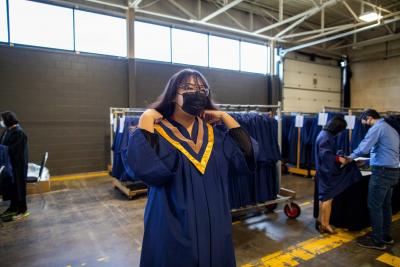 Sahiba Chhabra brings a black mask to her face at the in-person photo op. She just put on her collar and gown at the venue.